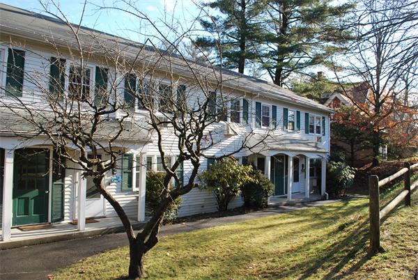 127 Round Hill Road, Unit 127 Northampton, MA 01060 - Photo 2 of 11 Gallery Image 2