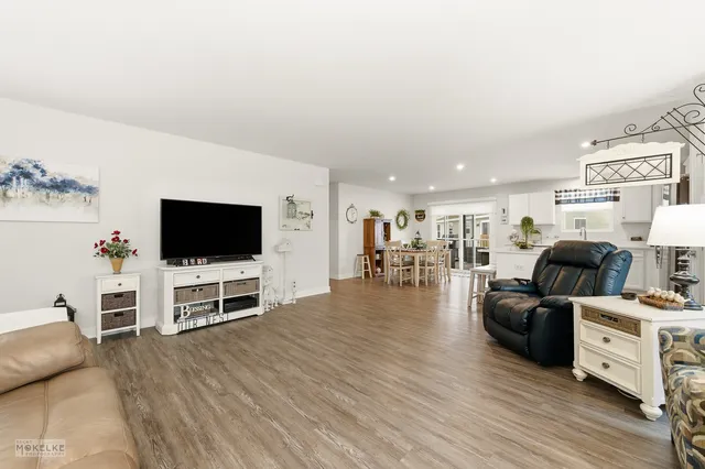 $415,000 | 4814 East Millbrook Circle, Yorkville, IL 60560