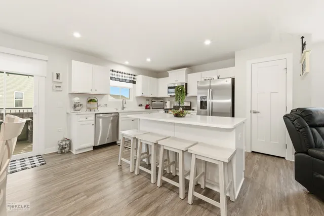 $415,000 | 4814 East Millbrook Circle, Yorkville, IL 60560