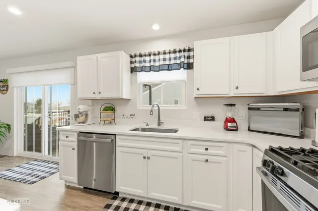 $415,000 | 4814 East Millbrook Circle, Yorkville, IL 60560