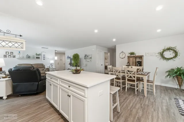 $415,000 | 4814 East Millbrook Circle, Yorkville, IL 60560