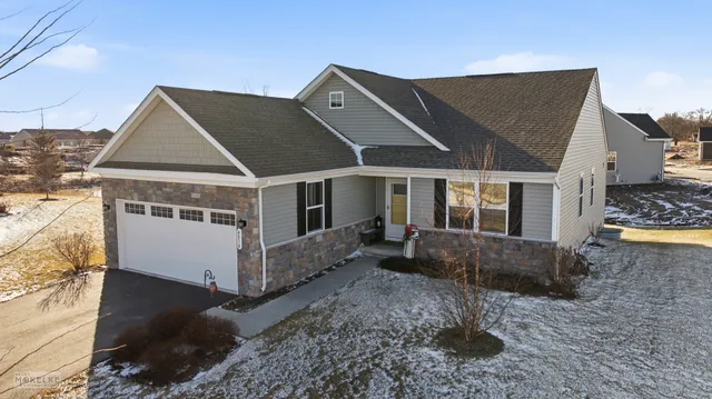 $415,000 | 4814 East Millbrook Circle, Yorkville, IL 60560