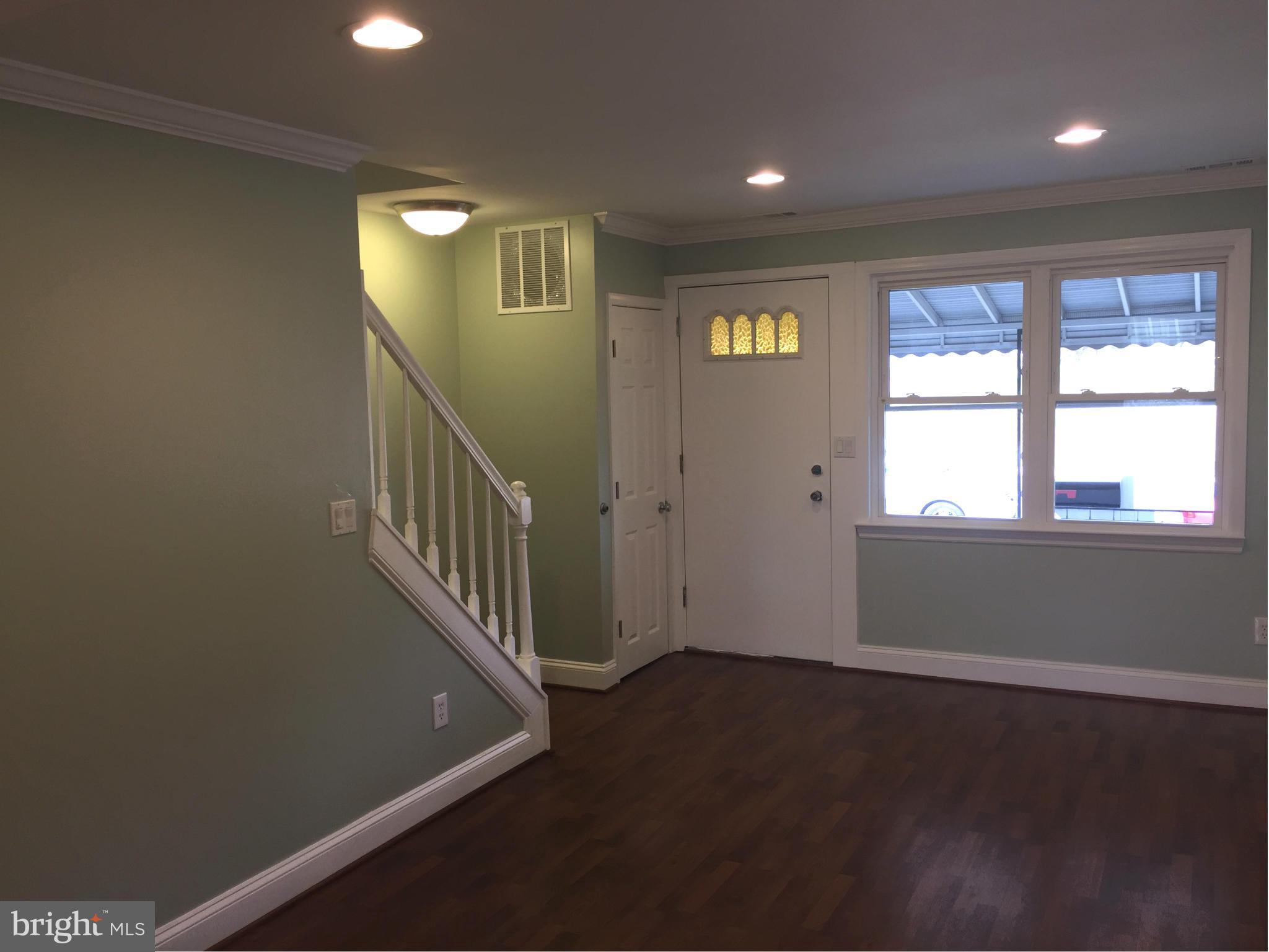 1231 Church Street Baltimore, MD 21225 - Photo 3 of 30 Living Room