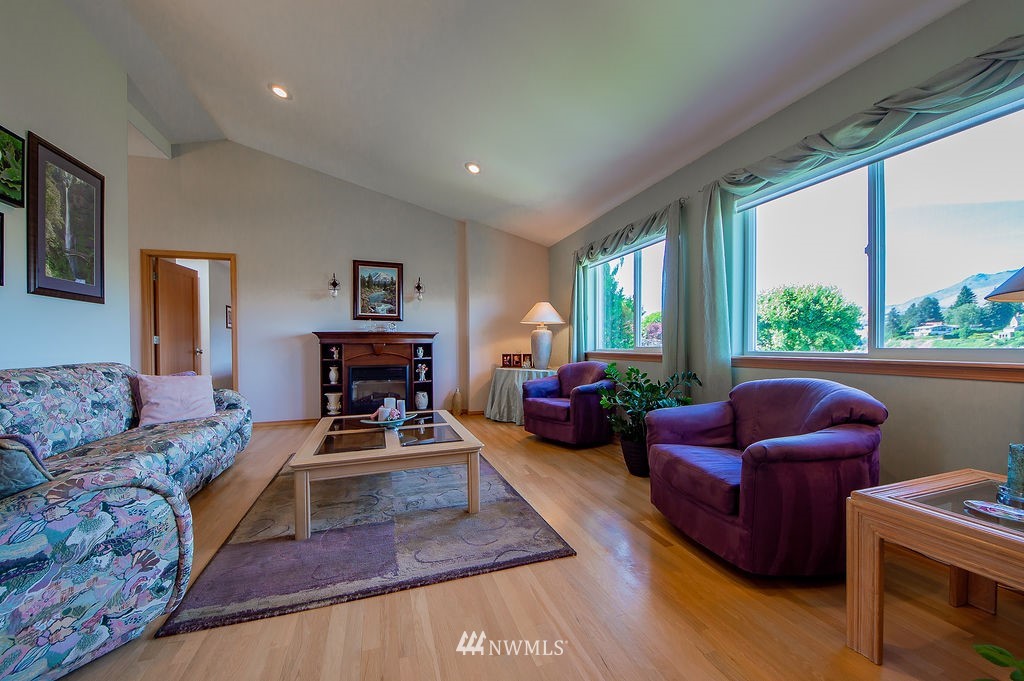 2217 Honeysett Road Wenatchee, WA 98801 - Photo 9 of 24 Gallery Image 9