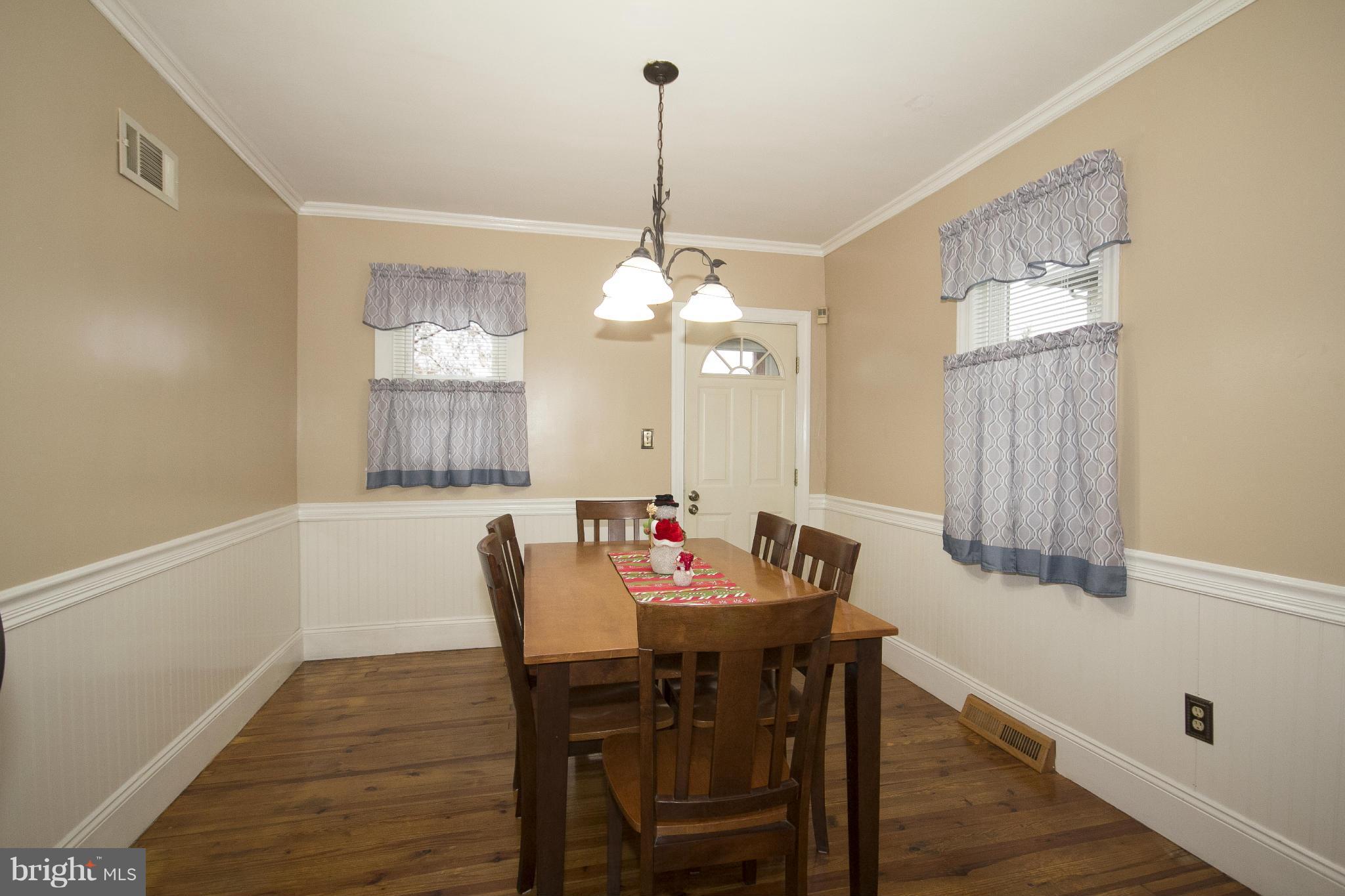 204 West Hilltop Road Baltimore, MD 21225 - Photo 3 of 16 Dining Room