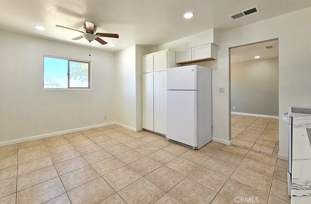 917 South Yorktown Street Ridgecrest, CA 93555 - Photo 5 of 15 Dinning