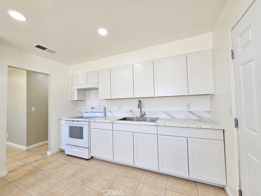 917 South Yorktown Street Ridgecrest, CA 93555 - Photo 6 of 15 Kitchen