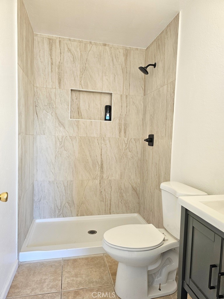 917 South Yorktown Street Ridgecrest, CA 93555 - Photo 8 of 15 Primary bathroom