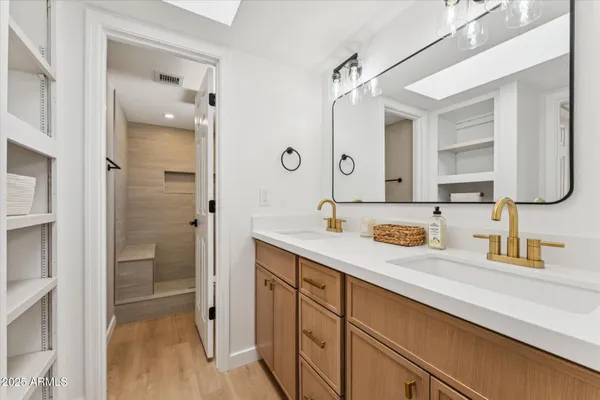 a view of a livingroom with wooden floor and entryway