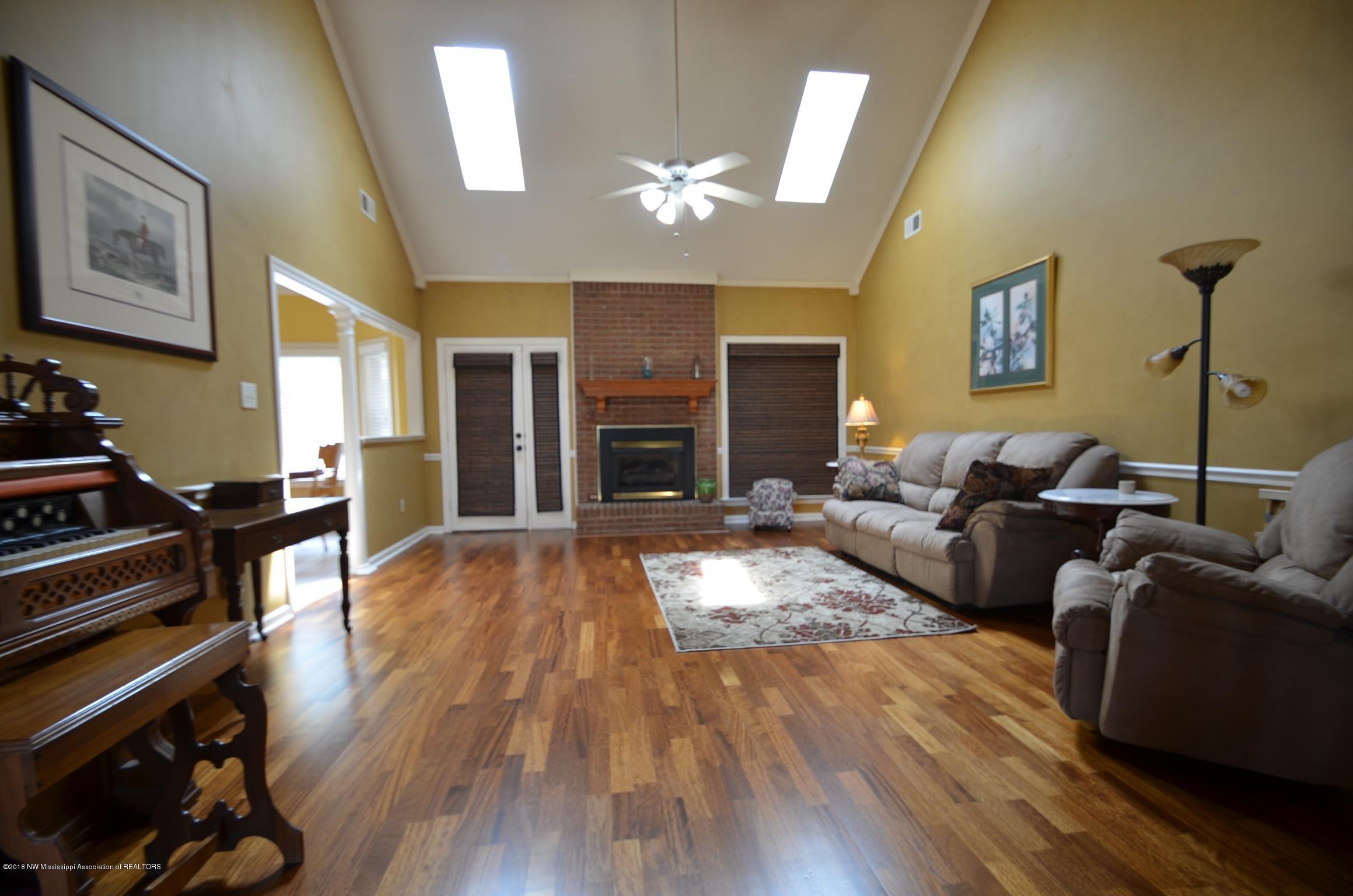 3875 East Plum Point Road Olive Branch, MS 38654 - Photo 15 of 53 011d2aa09d7ca8521e85346f00062ccf06d0e290