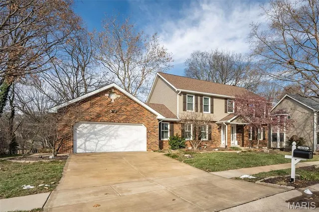 $659,900 | 14245 Cypress Hill Drive, Chesterfield, MO 63017