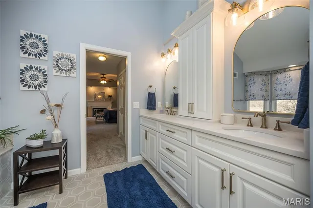 $659,900 | 14245 Cypress Hill Drive, Chesterfield, MO 63017