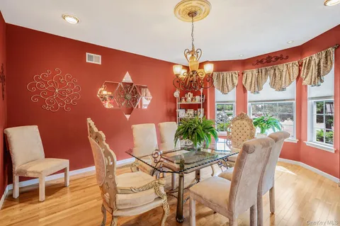 $999,000 | 6 Westover Court, Shoreham, NY 11786