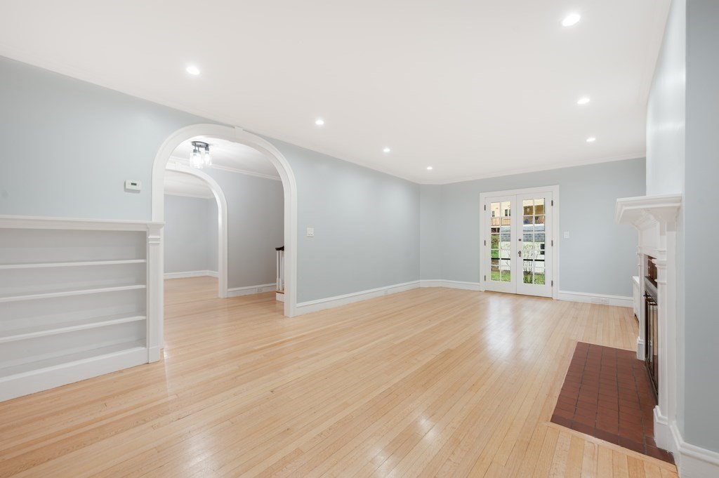 320 Quinobequin Road Newton, MA 02468 - Photo 4 of 37