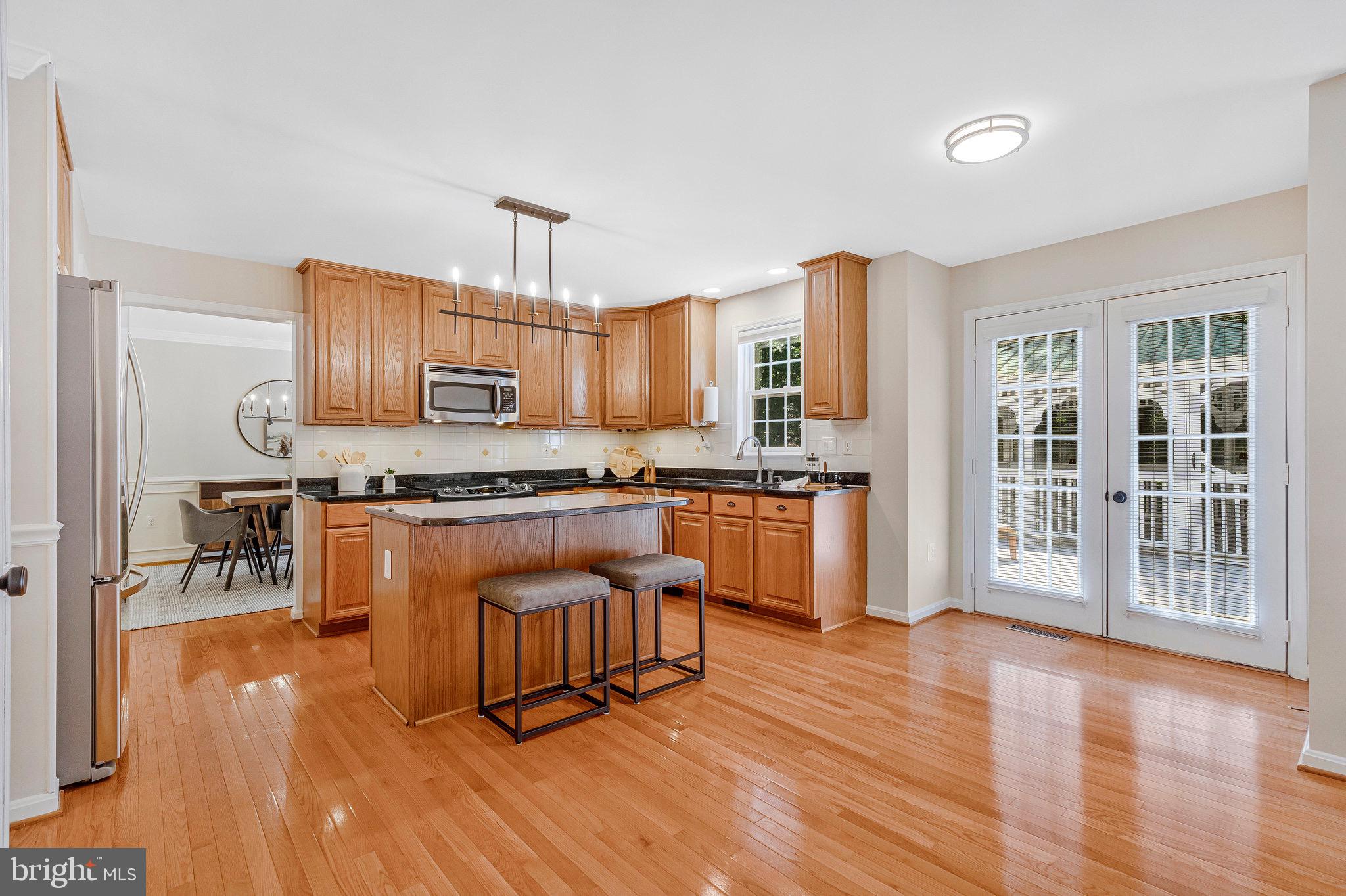 6265 Happy Creek Road Manassas, VA 20112 - Photo 18 of 50 Bright and inviting kitchen with modern finishes.