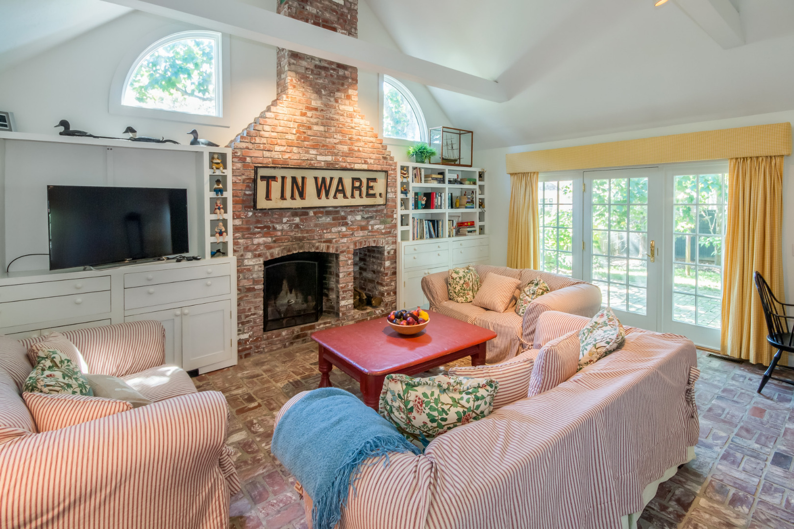 87 Peases Point Way Edgartown, MA 02539 - Photo 12 of 21 Gallery Image 12