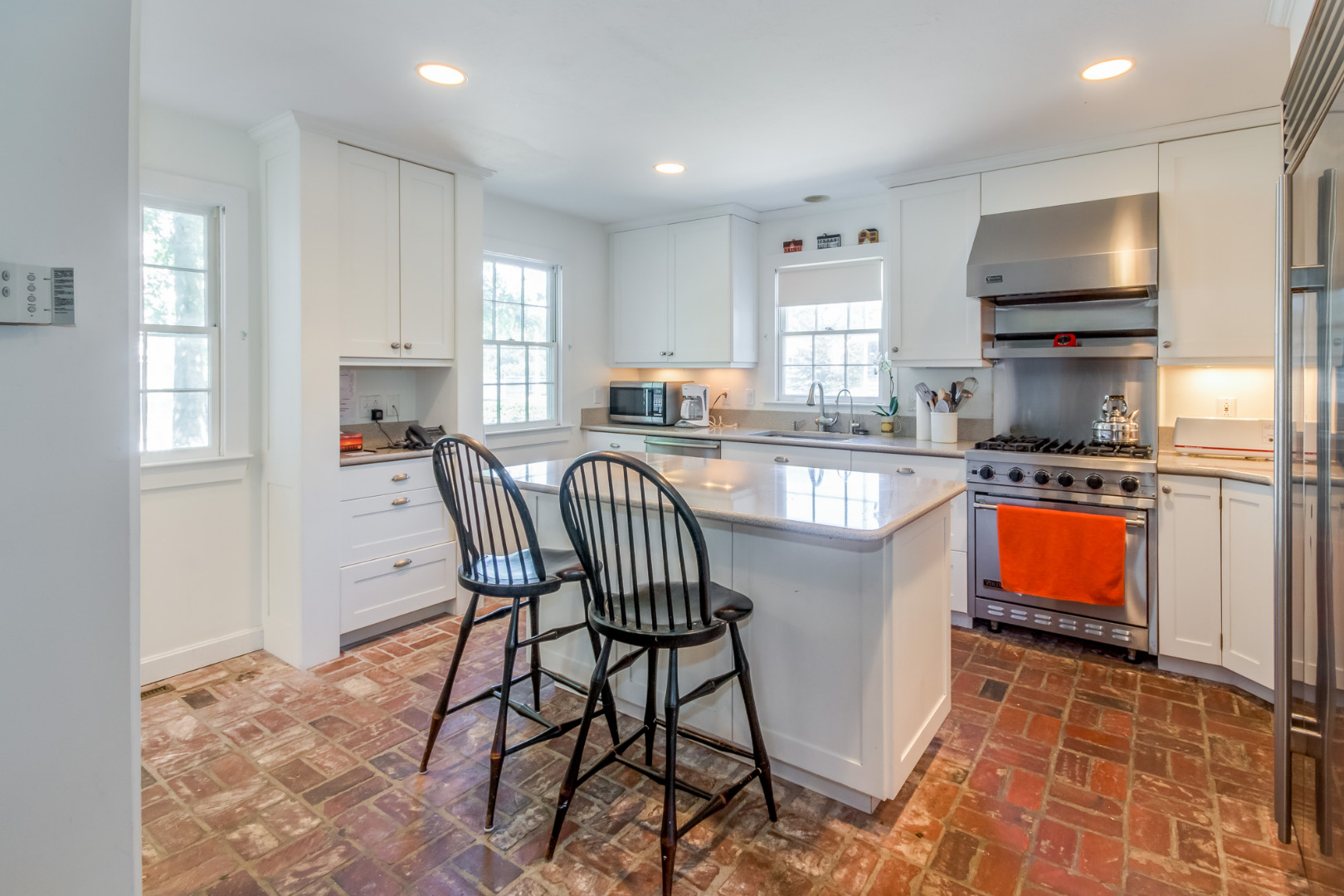 87 Peases Point Way Edgartown, MA 02539 - Photo 4 of 21 Gallery Image 4