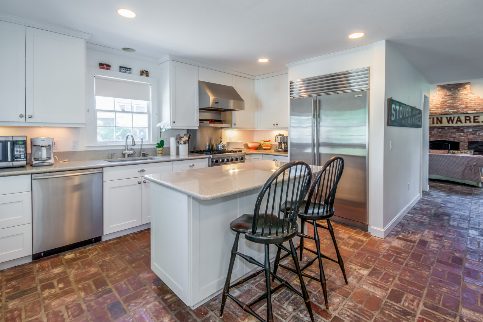 87 Peases Point Way Edgartown, MA 02539 - Photo 5 of 21 Gallery Image 5