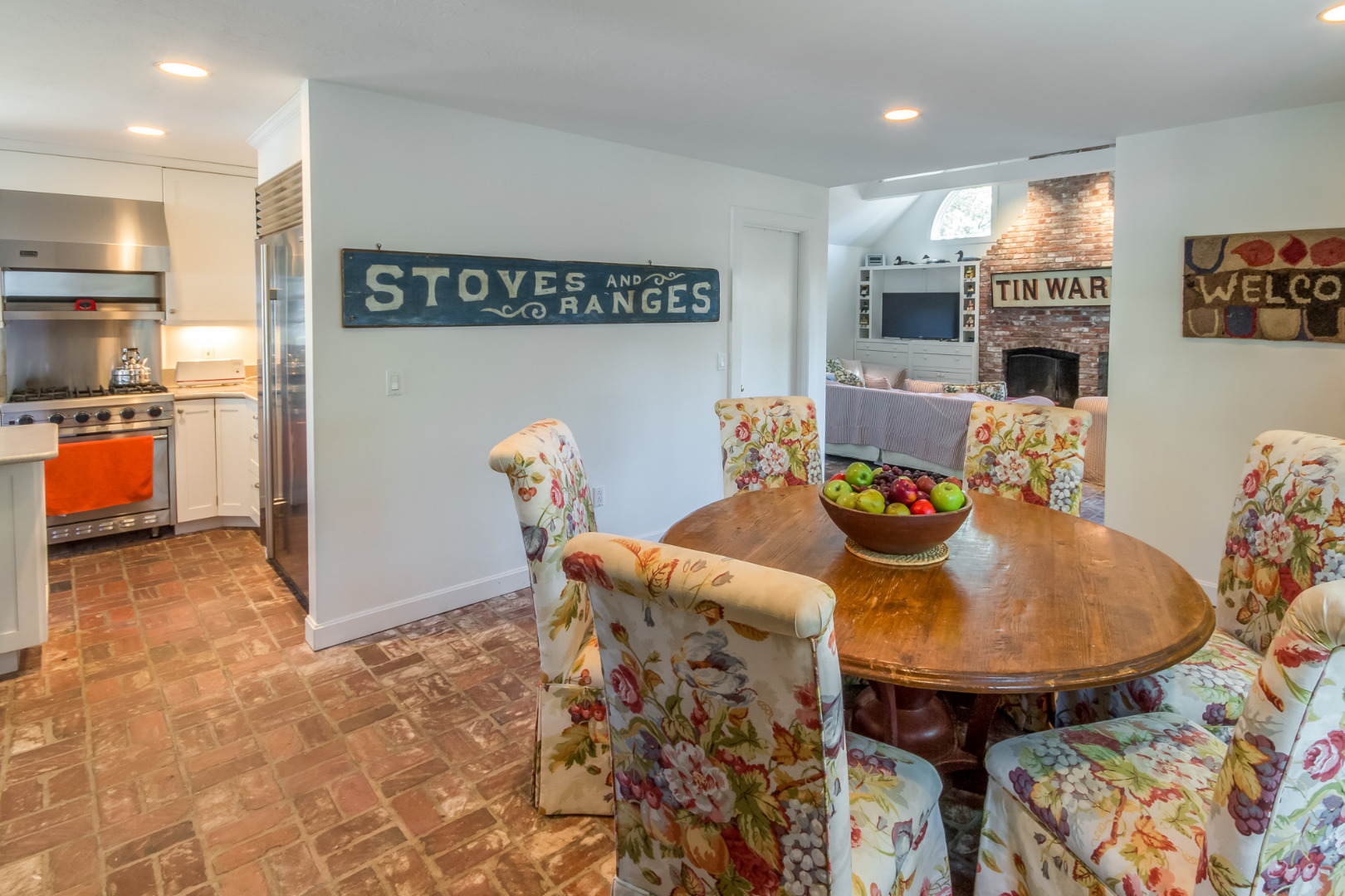 87 Peases Point Way Edgartown, MA 02539 - Photo 8 of 21 Gallery Image 8