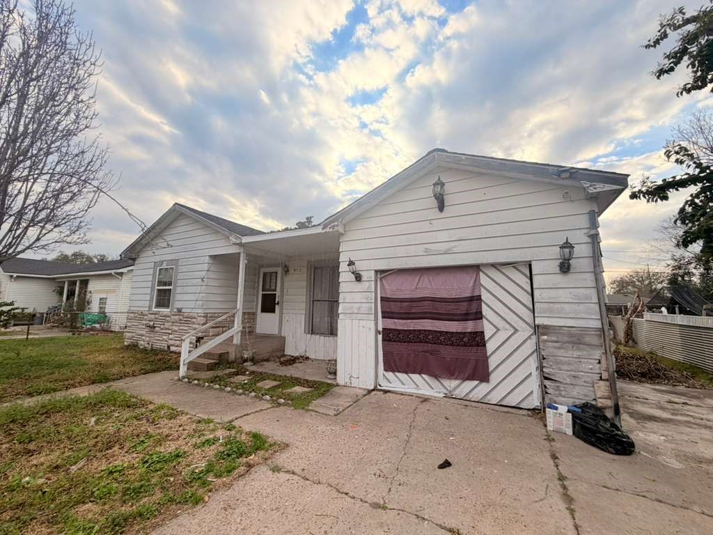 9713 Clark Road Houston, TX 77076 - Photo 2 of 6