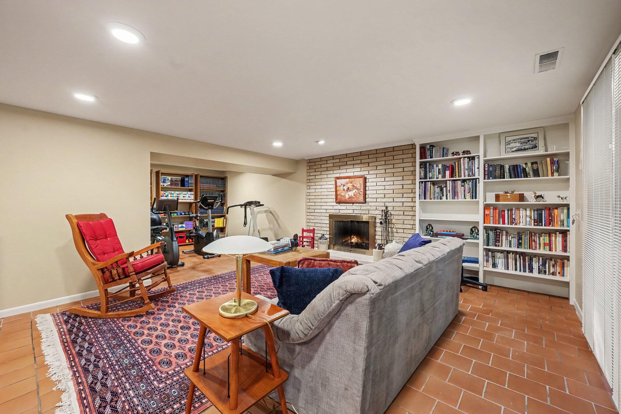 2514 Hawthorne Road Ann Arbor, MI 48104 - Photo 53 of 86 037_file_2299