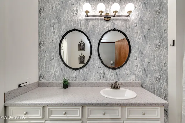 $2,700 | 1998 Highway 16, Carthage, MS 39051