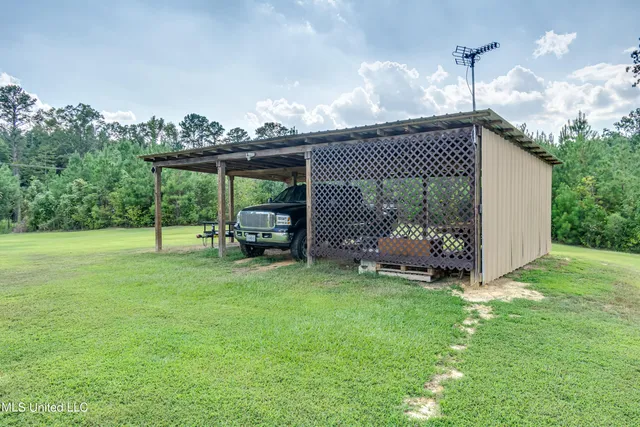 $2,700 | 1998 Highway 16, Carthage, MS 39051