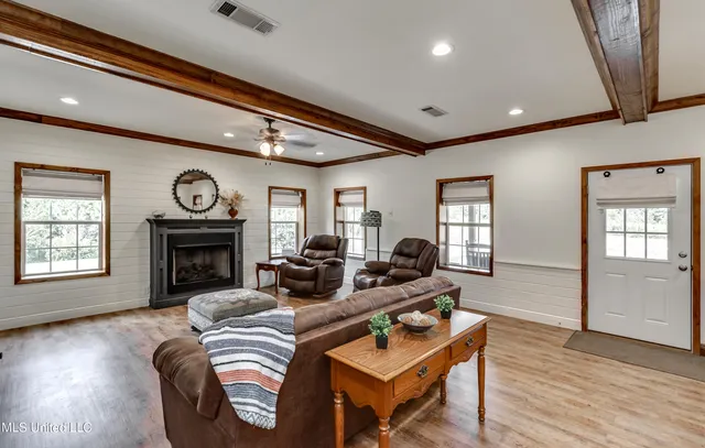 $2,700 | 1998 Highway 16, Carthage, MS 39051