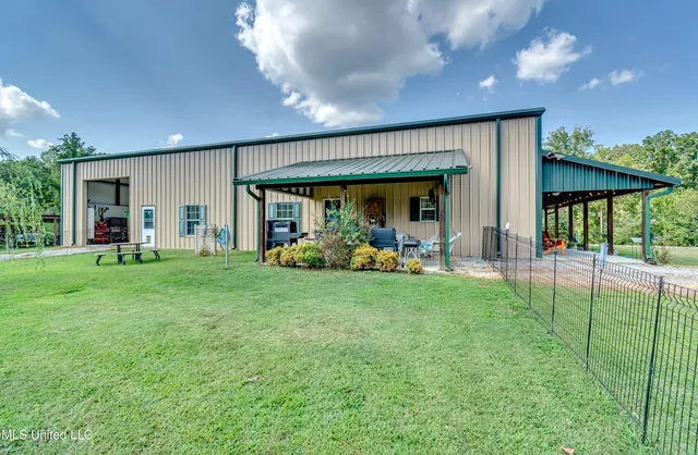 $2,700 | 1998 Highway 16, Carthage, MS 39051