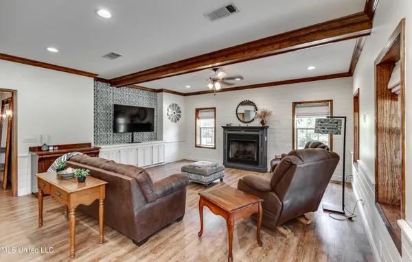 $2,700 | 1998 Highway 16, Carthage, MS 39051