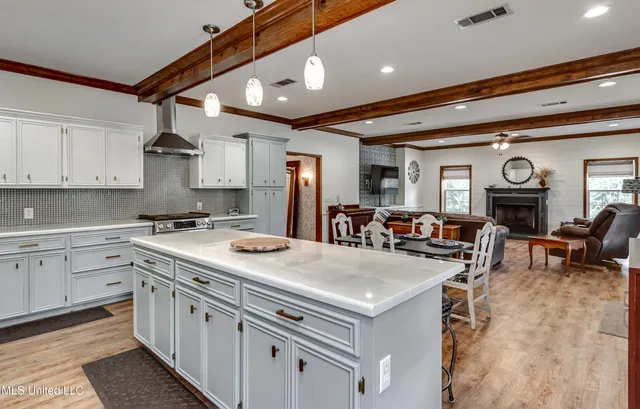 $2,700 | 1998 Highway 16, Carthage, MS 39051