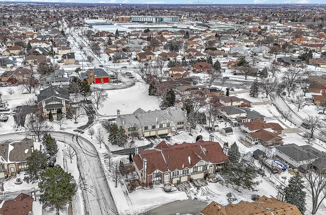 $264,000 | 17565 Windsor Parkway, Tinley Park, IL 60487