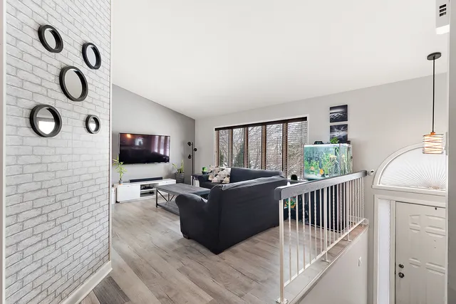 $264,000 | 17565 Windsor Parkway, Tinley Park, IL 60487