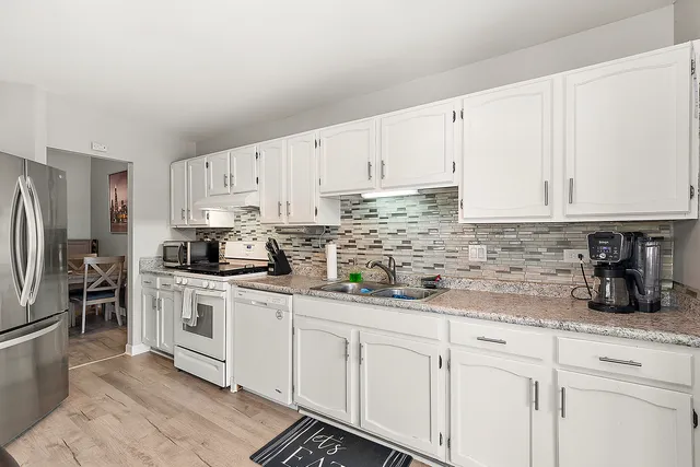 $264,000 | 17565 Windsor Parkway, Tinley Park, IL 60487