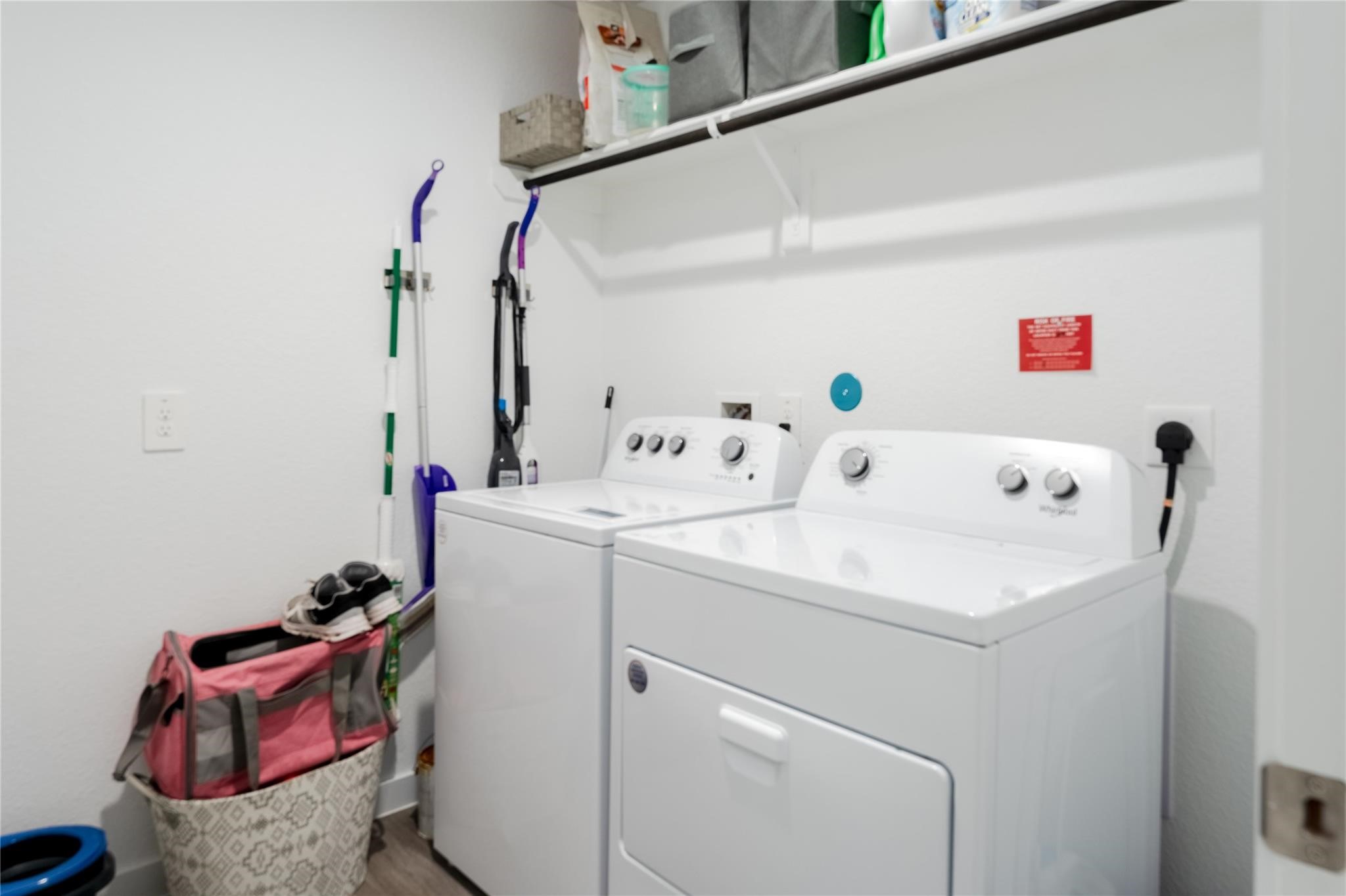 31714 Brandon Ml Trail Fulshear, TX 77441 - Photo 22 of 31 Laundry area