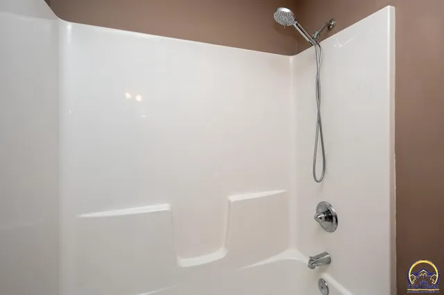 $307,500 | 411 Turkey Run Circle, Oskaloosa, KS 66066