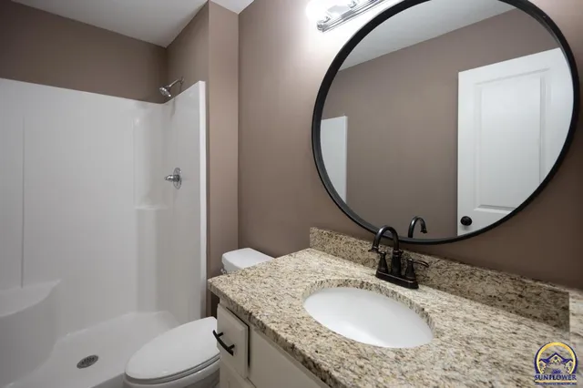 $307,500 | 411 Turkey Run Circle, Oskaloosa, KS 66066