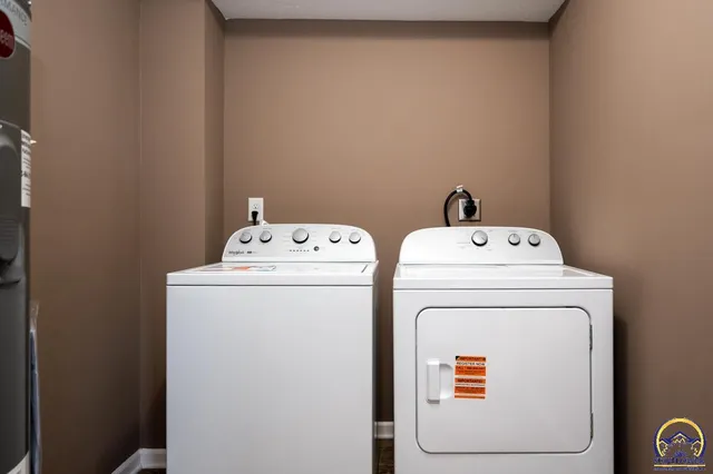 $307,500 | 411 Turkey Run Circle, Oskaloosa, KS 66066