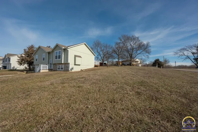 $307,500 | 411 Turkey Run Circle, Oskaloosa, KS 66066