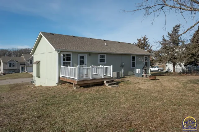 $307,500 | 411 Turkey Run Circle, Oskaloosa, KS 66066
