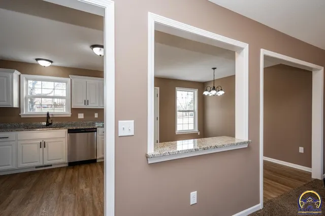 $307,500 | 411 Turkey Run Circle, Oskaloosa, KS 66066