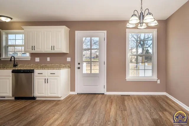 $307,500 | 411 Turkey Run Circle, Oskaloosa, KS 66066