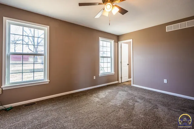 $307,500 | 411 Turkey Run Circle, Oskaloosa, KS 66066