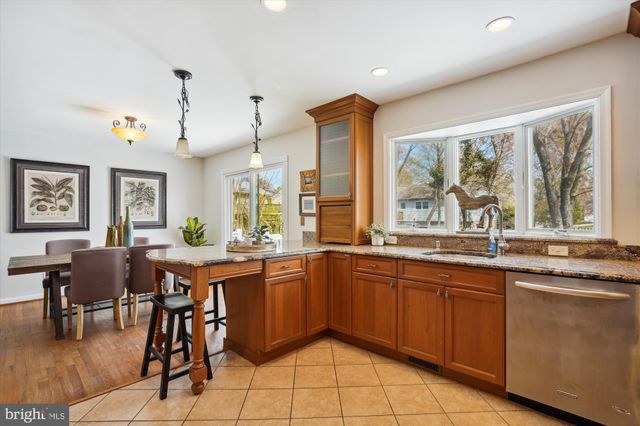 $830,000 | 2013 Hoover Lane, Alexandria, VA 22308