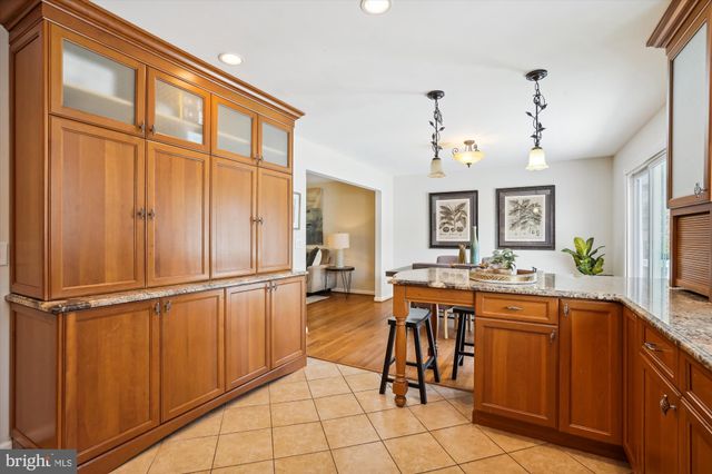 $830,000 | 2013 Hoover Lane, Alexandria, VA 22308