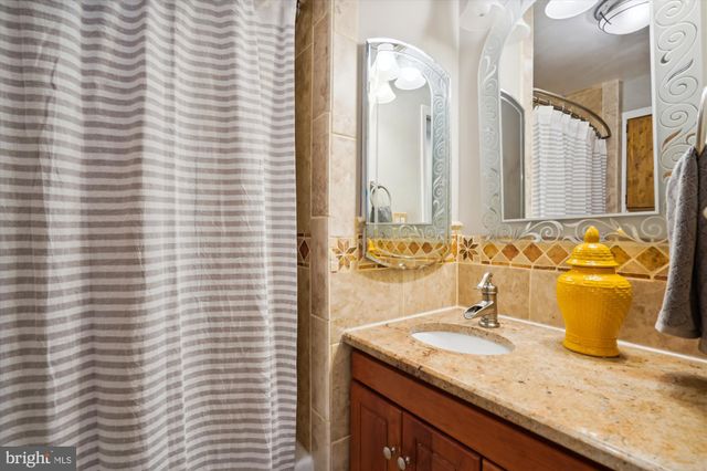 $830,000 | 2013 Hoover Lane, Alexandria, VA 22308