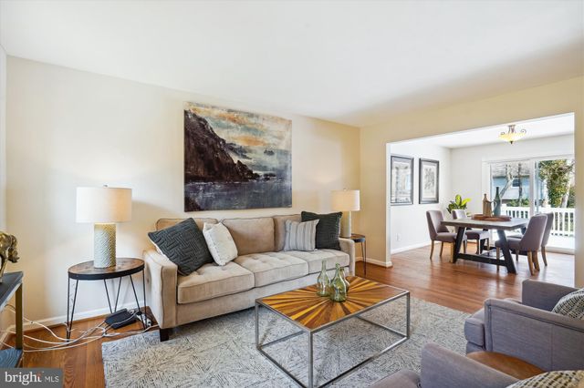 $830,000 | 2013 Hoover Lane, Alexandria, VA 22308