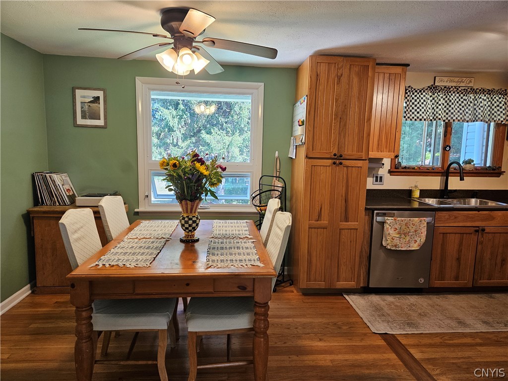 211 Stonehedge Road Camillus, NY 13031 - Photo 4 of 20 Chat with your friends sipping their wine as you w