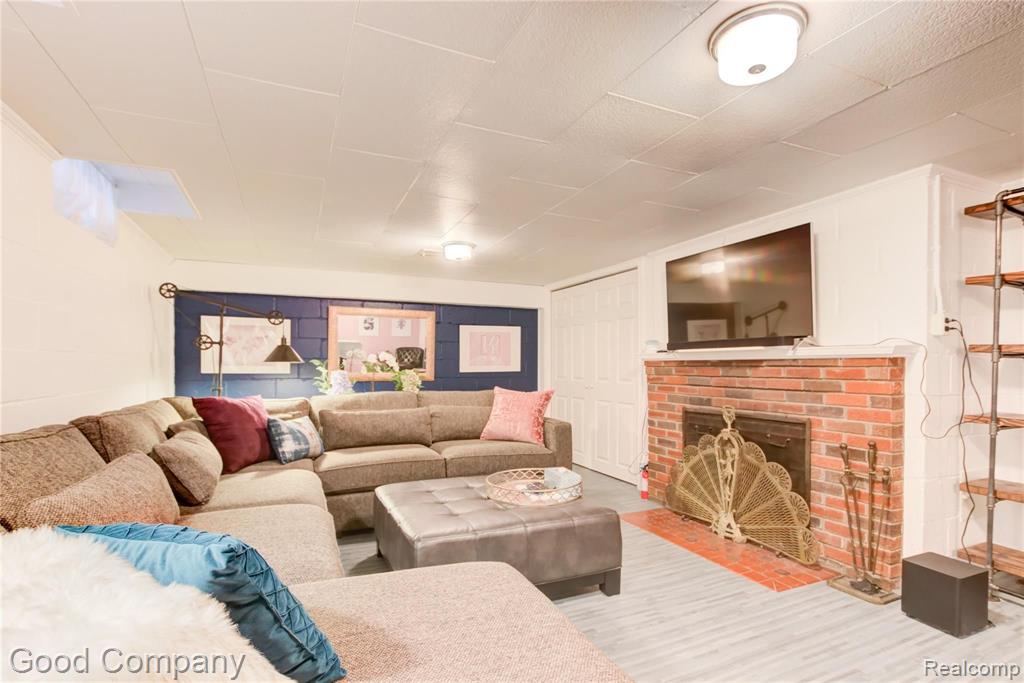 1859 Oxford Road Grosse Pointe Woods, MI 48236 - Photo 25 of 47