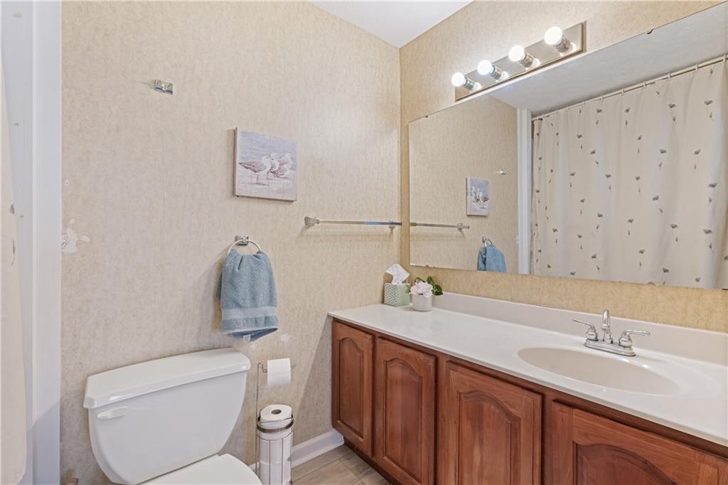 401 Chapeldale Drive Apollo, PA 15613 - Photo 22 of 28 Main level bedroom ensuite